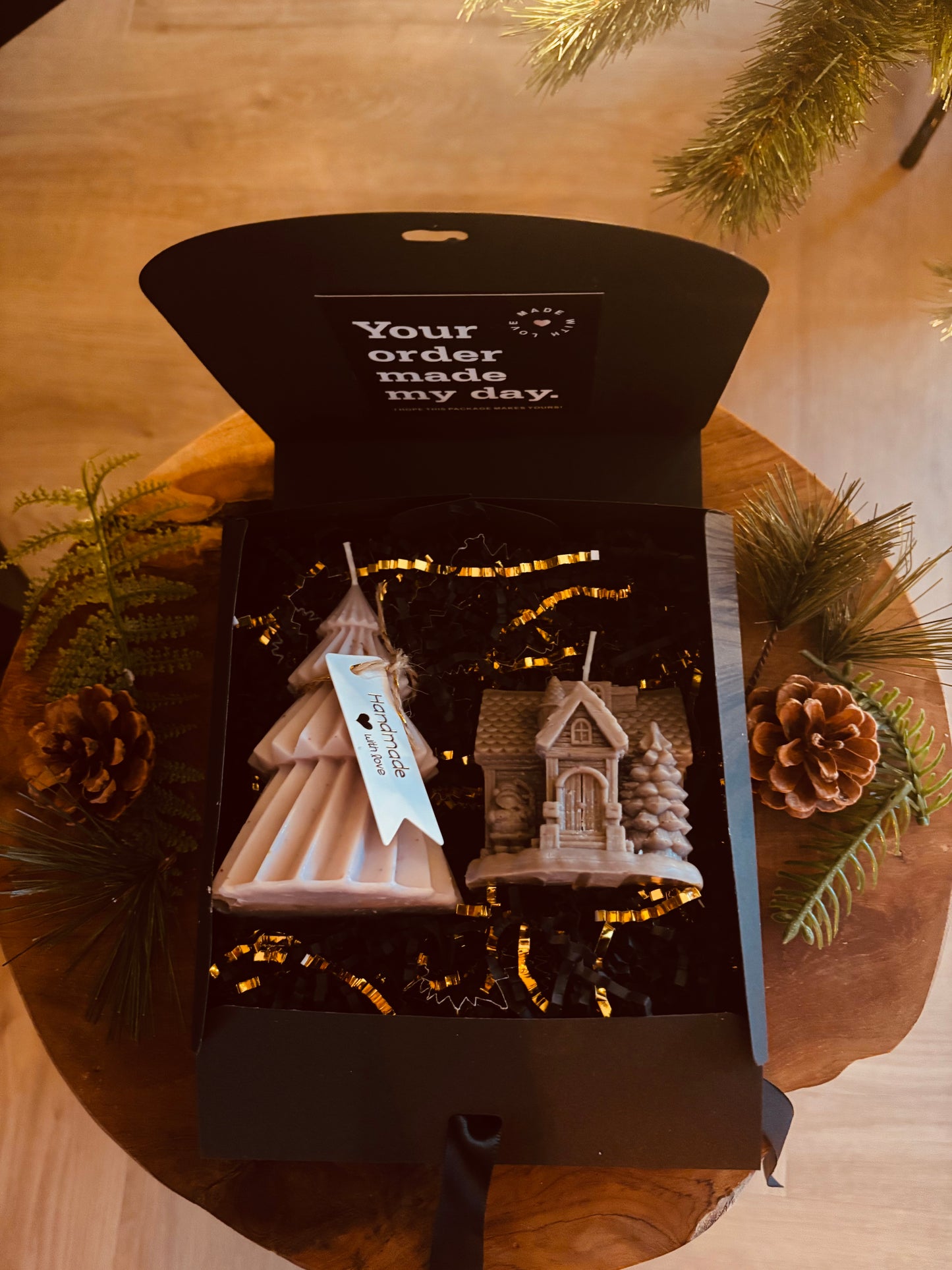Luxe Handgemaakte Kerst Kaarsenset - Boom & Huisje in Cadeaubox
