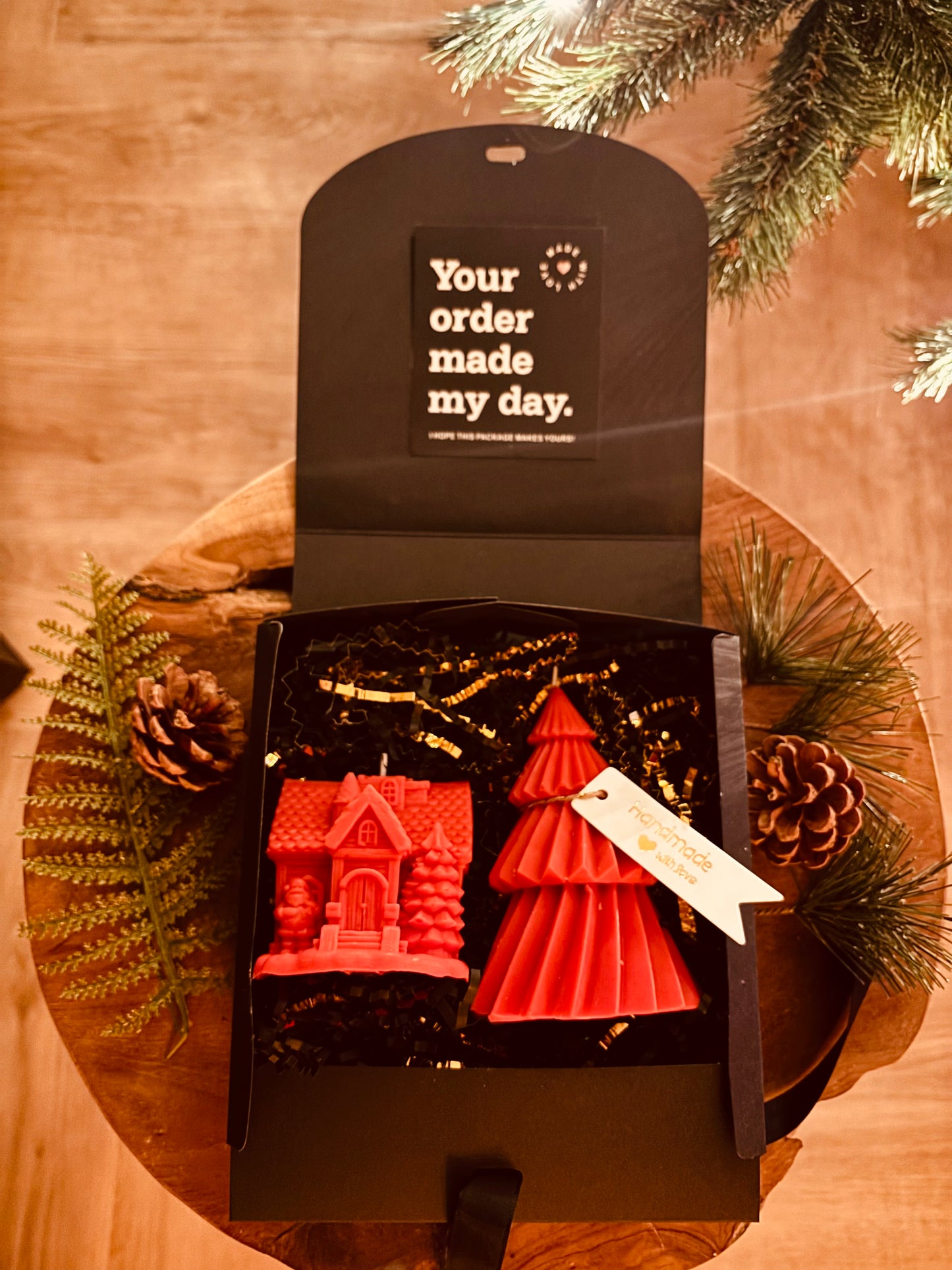 Luxe Handgemaakte Kerst Kaarsenset - Boom & Huisje in Cadeaubox